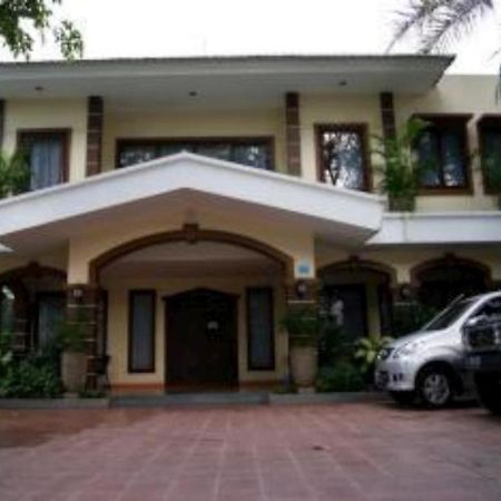 Grand Sumatera Hotel Surabaya Bagian luar foto