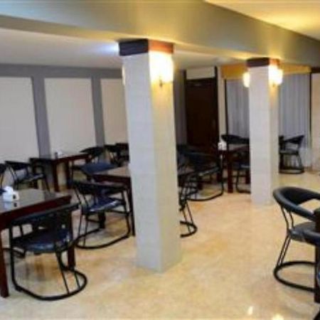 Grand Sumatera Hotel Surabaya Bagian luar foto