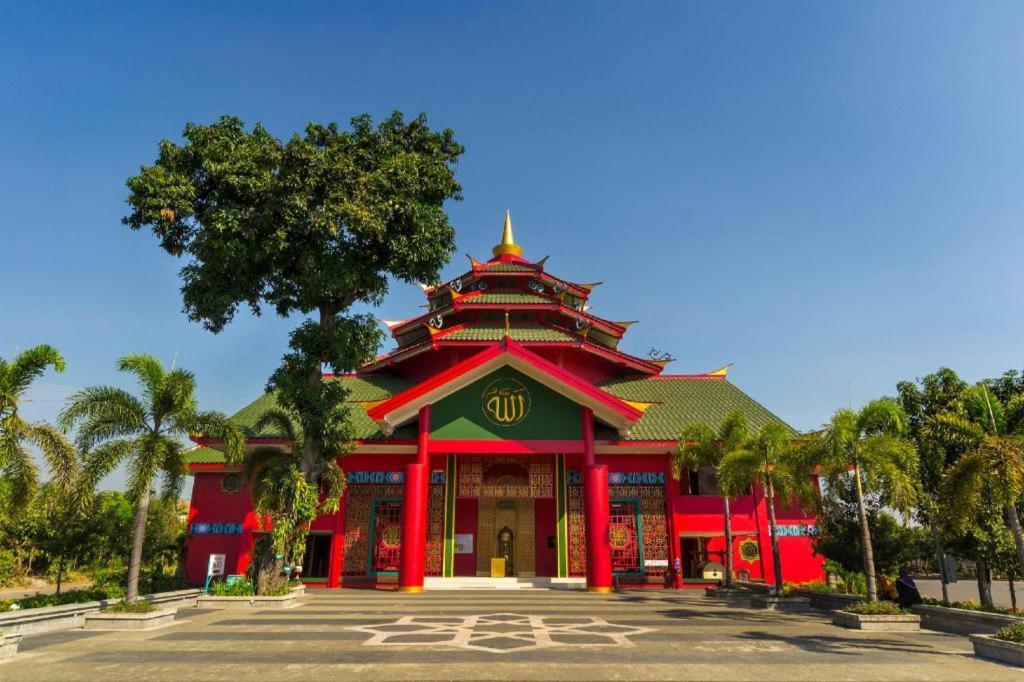 Grand Sumatera Hotel Surabaya Bagian luar foto