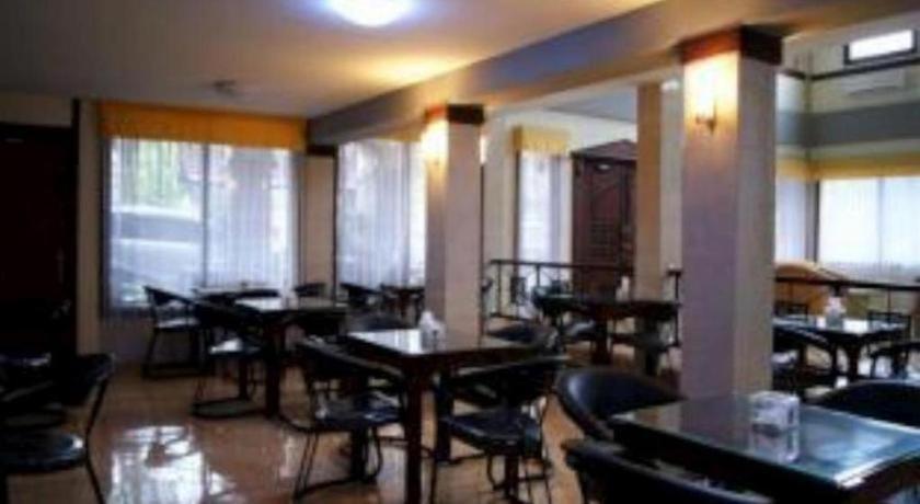Grand Sumatera Hotel Surabaya Bagian luar foto