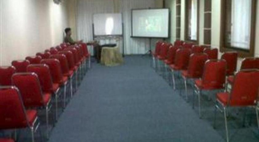 Grand Sumatera Hotel Surabaya Bagian luar foto