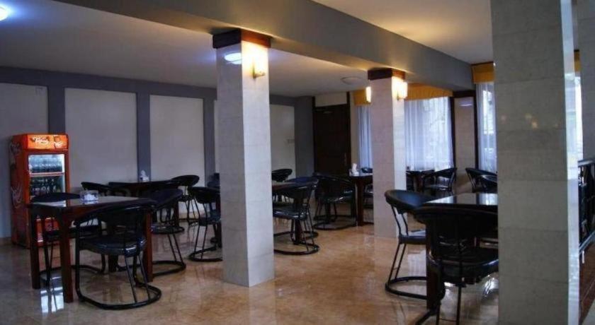 Grand Sumatera Hotel Surabaya Bagian luar foto