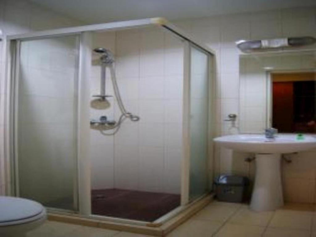 Grand Sumatera Hotel Surabaya Bagian luar foto
