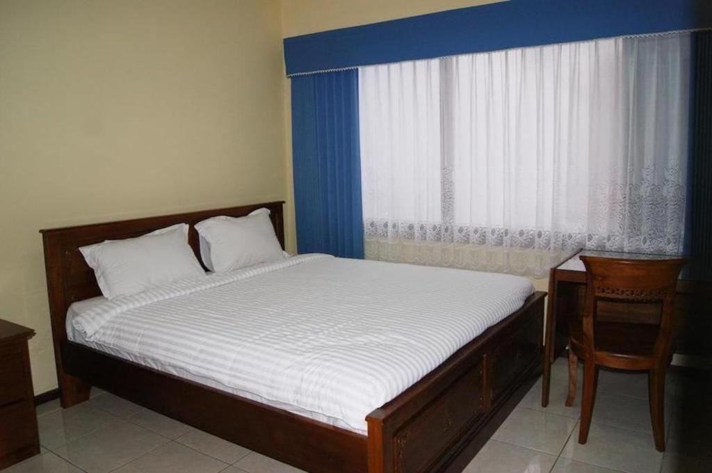 Grand Sumatera Hotel Surabaya Bagian luar foto