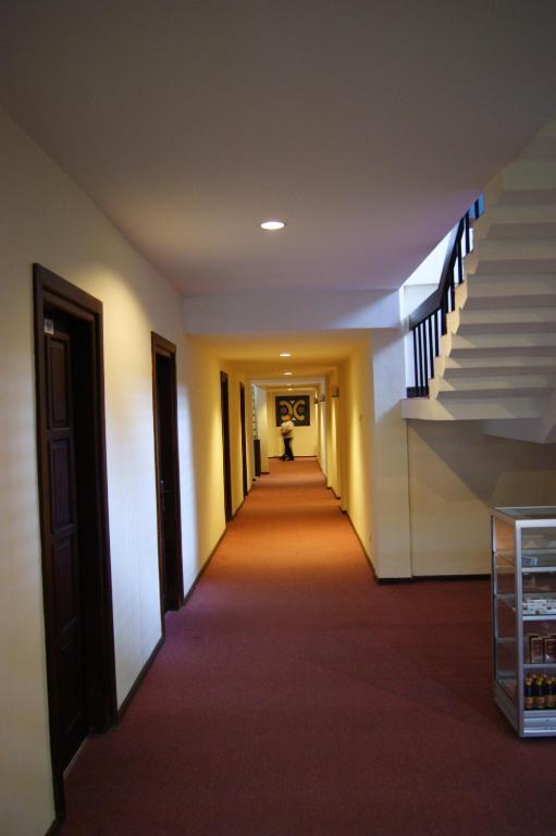 Grand Sumatera Hotel Surabaya Bagian luar foto