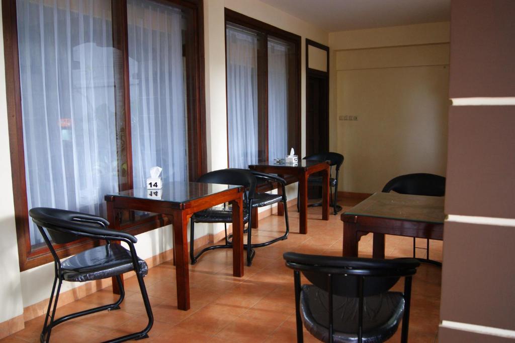 Grand Sumatera Hotel Surabaya Bagian luar foto
