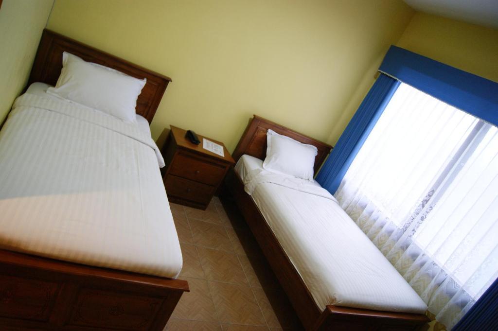 Grand Sumatera Hotel Surabaya Bagian luar foto
