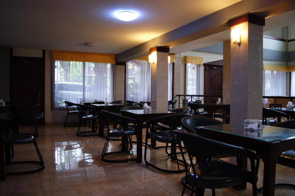 Grand Sumatera Hotel Surabaya Bagian luar foto