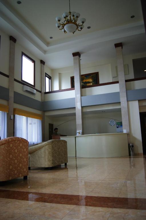 Grand Sumatera Hotel Surabaya Bagian luar foto