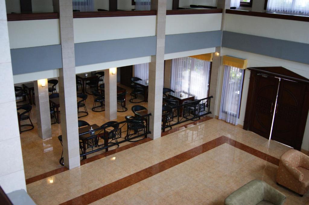 Grand Sumatera Hotel Surabaya Bagian luar foto