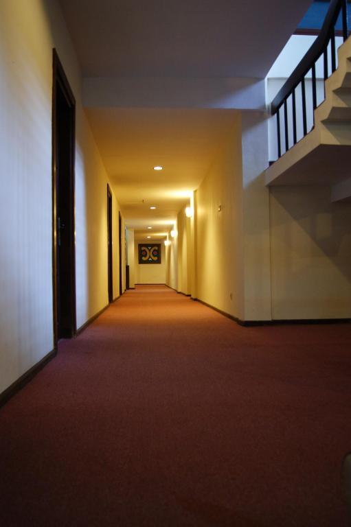 Grand Sumatera Hotel Surabaya Bagian luar foto
