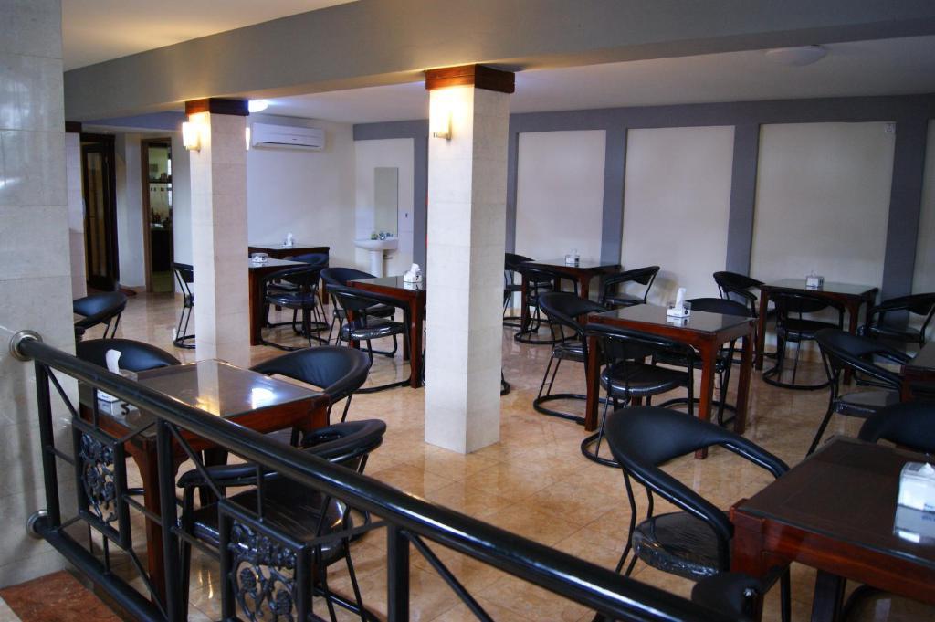 Grand Sumatera Hotel Surabaya Bagian luar foto