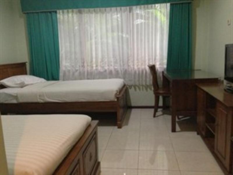 Grand Sumatera Hotel Surabaya Bagian luar foto